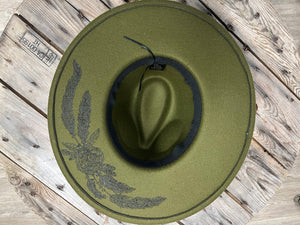 Green feather and flower hat￼￼